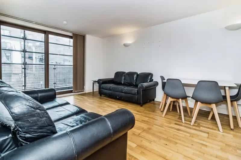 2 Bedroom Flat for Sale Manchester M4 - Parking Ensuite Balcony