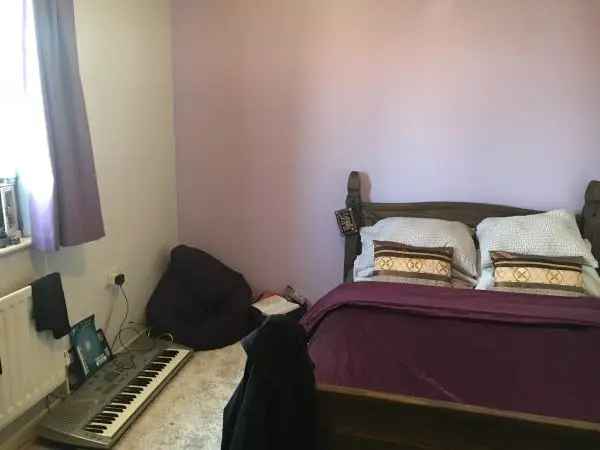 Flat For Rent in Sunbury-on-Thames, England