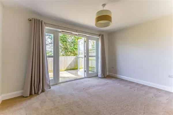 Four Bedroom Townhouse in Tilehurst Modern Living Convenient Location