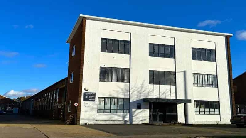 Hitchin Industrial Unit 4118 sqft Workshop Office Space