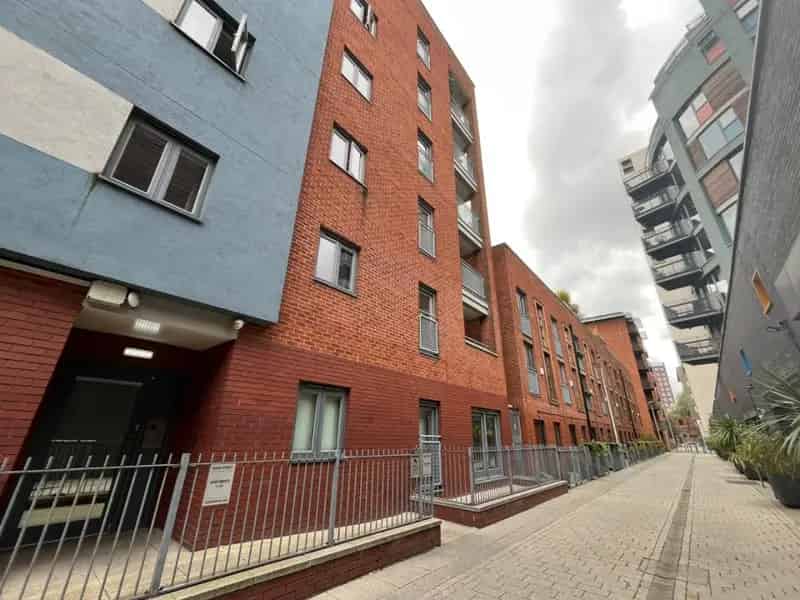2 bedroom Flat
 To Let 
Total Size: 656 SQ FT