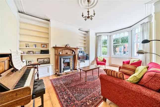 4 Bedroom Edwardian House for Sale in London N10