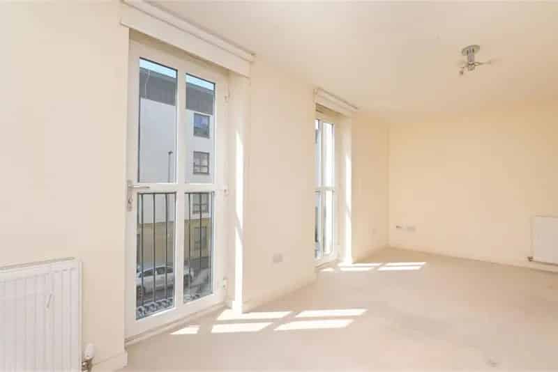 2 Bed Flat Newhaven - Modern Development Secure Parking