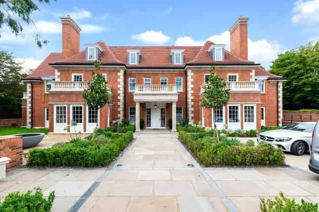 Luxury 3-Bed Apartment Bishops Avenue Hampstead Garden Suburb