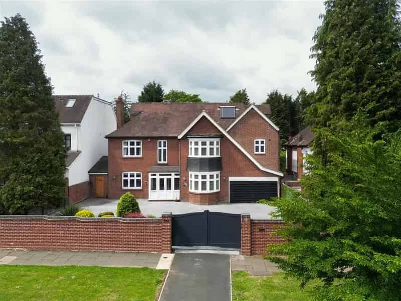 7 Bedroom Detached House for Sale
