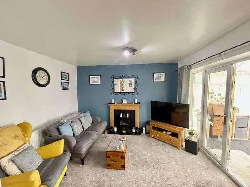 2 Bed Detached House for Sale with Fine Views