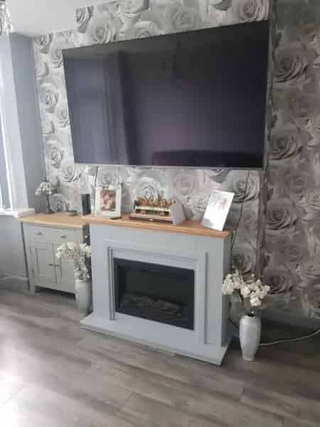 3 Bed House with Parking and Gardens Near Shops and Schools