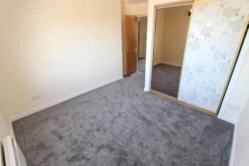 3 Bedroom Flat to Rent in Piersfield near Edinburgh City Centre