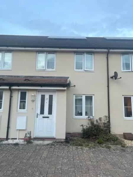 3 Bedroom House with 3 Toilets and Parking