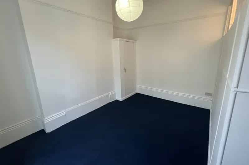 Hastings Town Centre 1-Bedroom Flat Newly Refurbished Available April Zero Deposit Guarantee