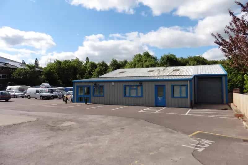 Roadside Workshop to Let A1 Motorway