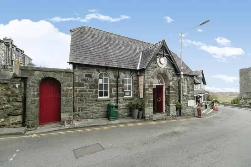 Retail Unit for Sale in Harlech Castle Square