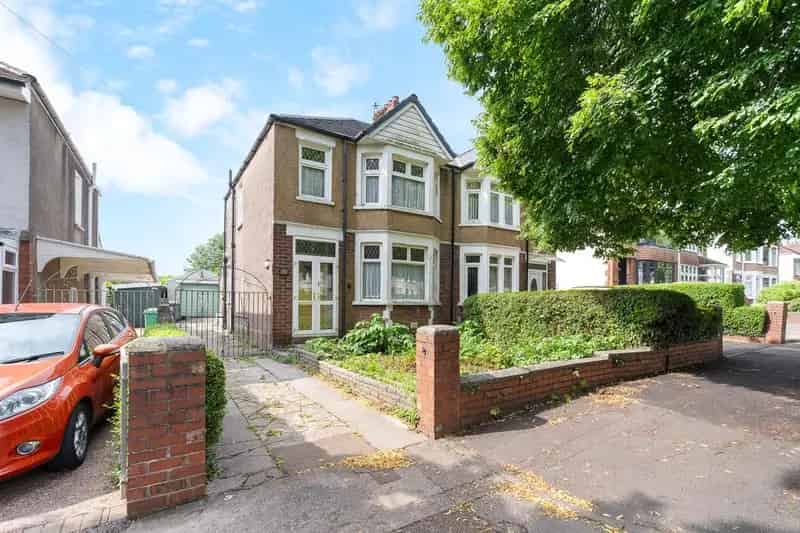 3 Bedroom Semi-Detached House For Sale Large Garden No Chain