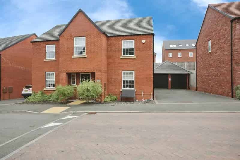 Four Bedroom Detached House Houlton Excellent Schools and Transport Links