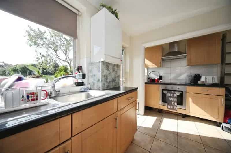 2 Bed Mid Terraced House Putteridge Luton Chain Free