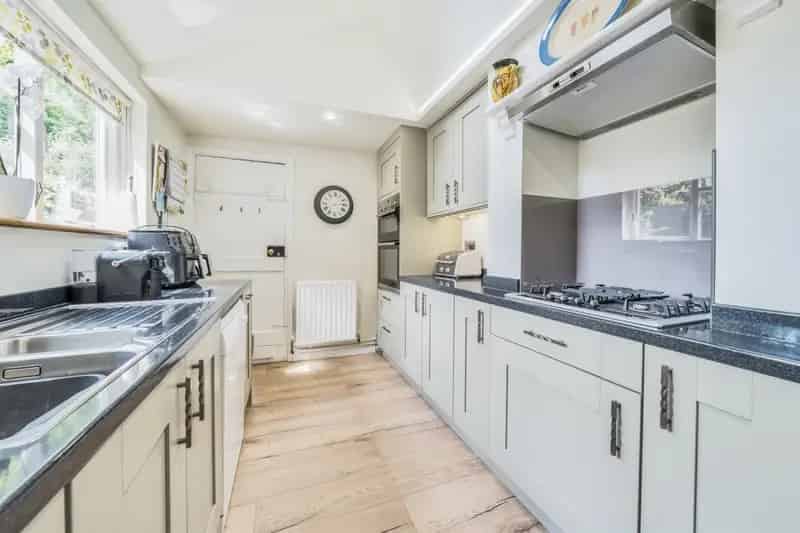 Family Home Three Floors Garden Patio Ensuite