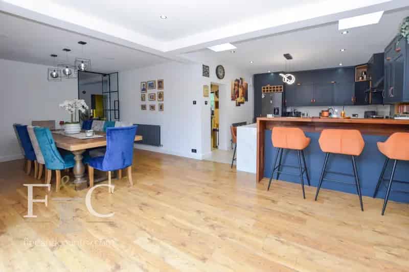 5 Bedroom Detached House for Sale West Cheshunt