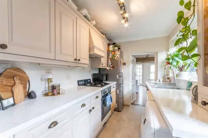 3 Bed House with Garage and Garden