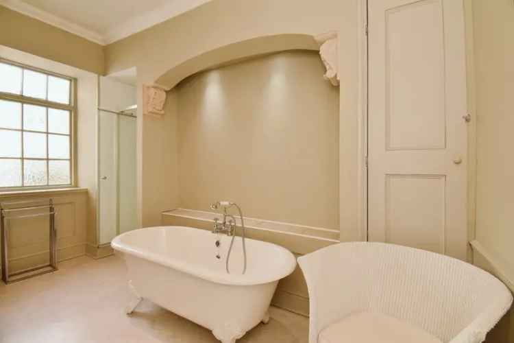Spacious 4-Floor House with Self Contained Apartment and Garden