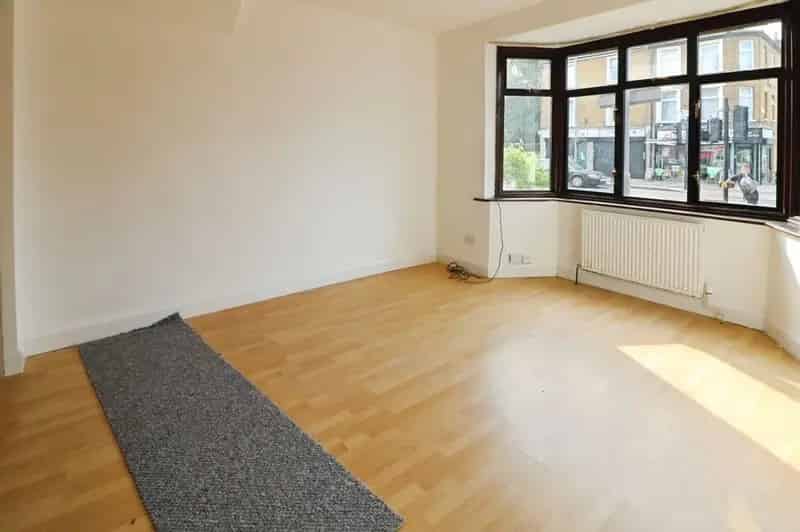5 bedroom Mid Terrace House to rent, London, E17