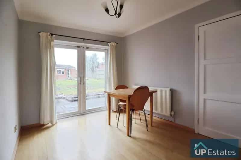 3 Bedroom Semi-Detached House to Rent