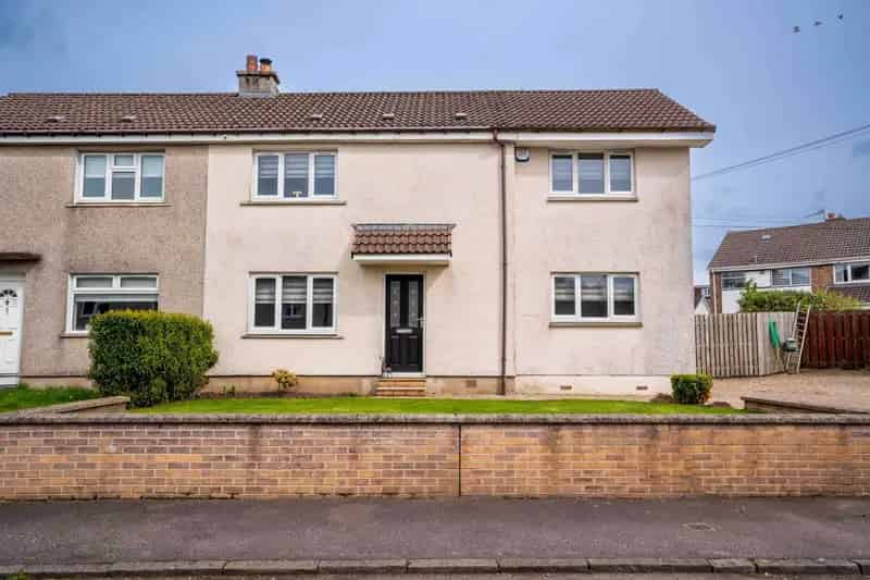 3 Bedroom Semi-Detached House to Rent