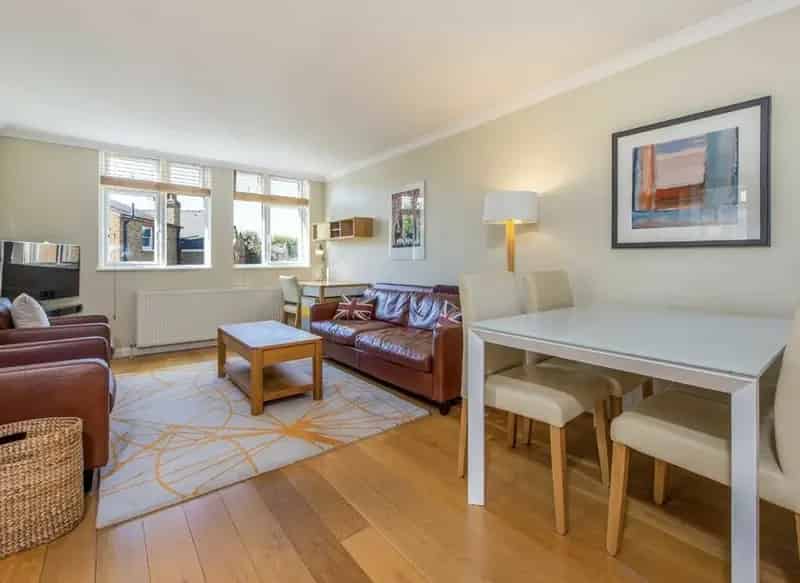 Two Bedroom Apartment in Fulham Victorian Conversion