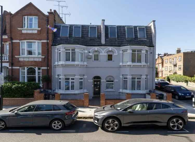 Two Bedroom Apartment in Fulham Sands End