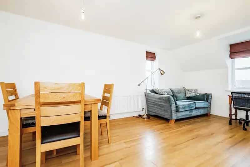 2-Bed Apartment Shoreham-by-Sea Elevated River Views Allocated Parking