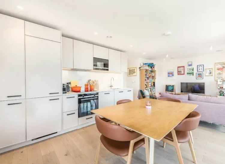 Brixton 2-Bed 2-Bath Lateral Flat with Terrace