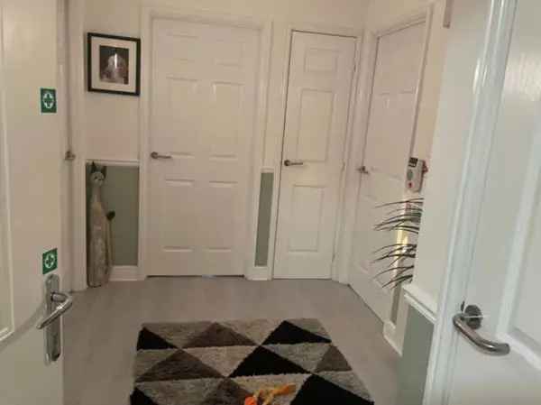 2 Bed Flat Over 55s Retirement Modern Decor Balcony Parking