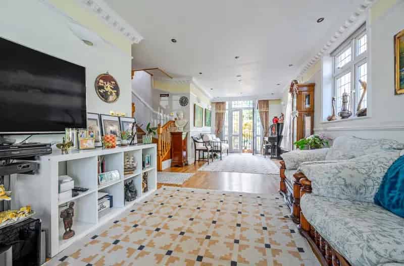 Detached House for sale with 6 bedrooms, The Chine, Grange Park