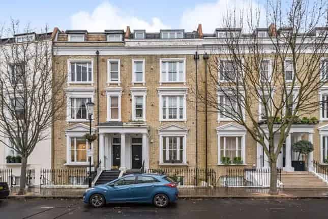 2 Bedroom Maisonette Earls Court Newly Refurbished Flat SW5