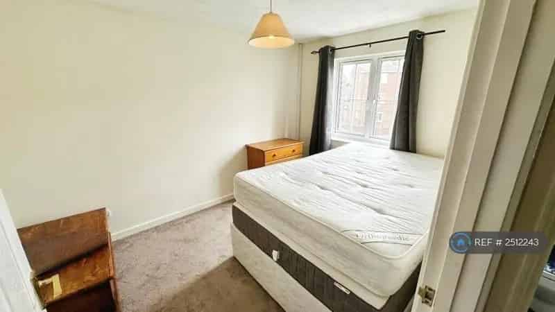 3 Bedroom Semi Detached House Fishponds Off Street Parking Large Garden