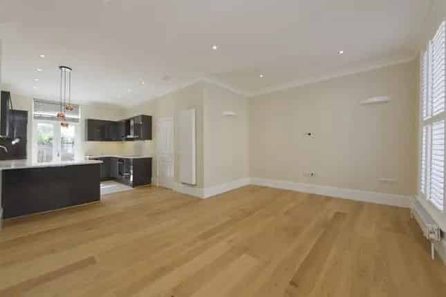 Flat for Sale in Elgin Crescent Notting Hill W11