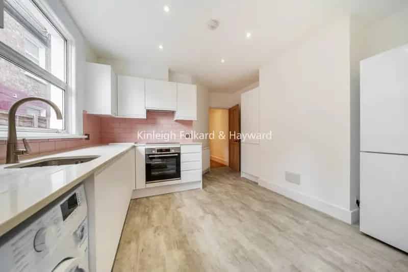 Refurbished 2-Double Bedroom Flat near Tooting Broadway Tube