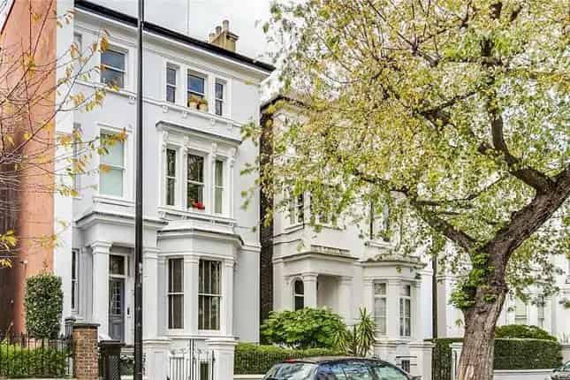 Flat for Sale in Elgin Crescent London W11