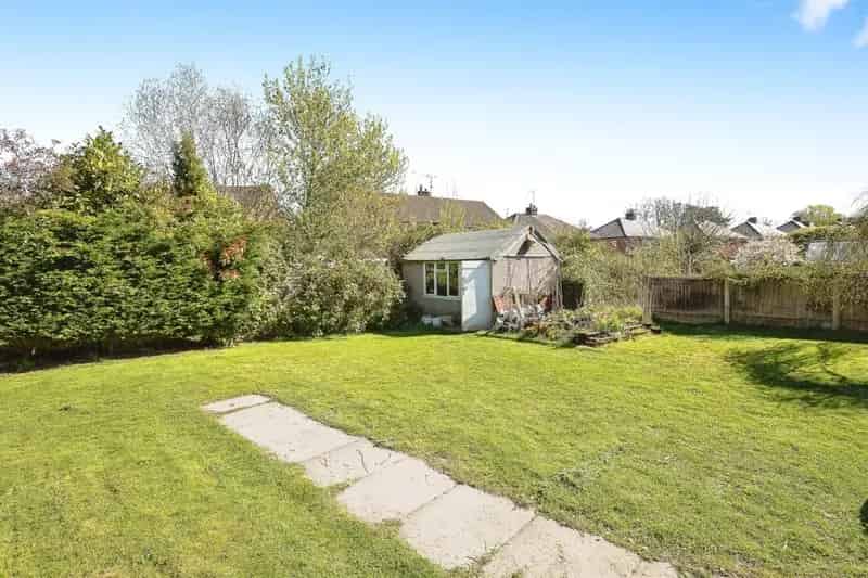 Six Bedroom Semi Detached House HMO Large Garden Off Road Parking