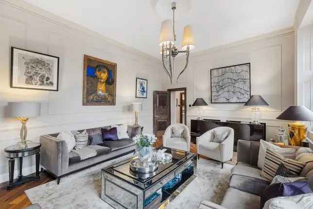 Duplex Apartment in Connaught Square Hyde Park London