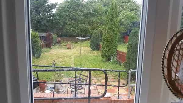 3 Bed Semi Detached House Large Garden Driveway Parking Schools Nearby