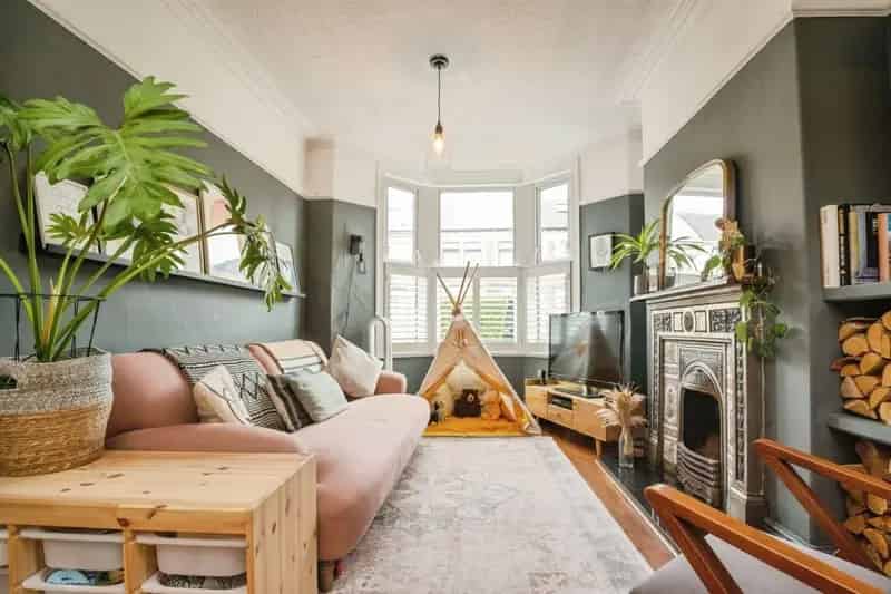 3 Bedroom Bay Fronted Terrace House in Splott