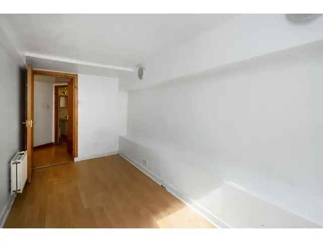 2 bedroom flat  for sale