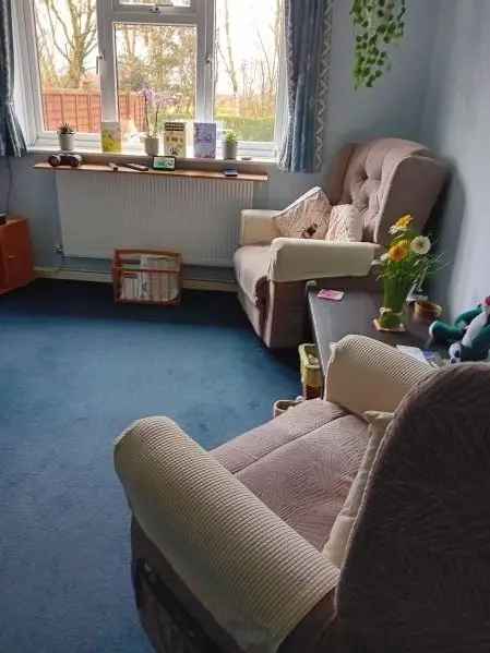 2 Bedroom Bungalow with Large Garden and Off Road Parking