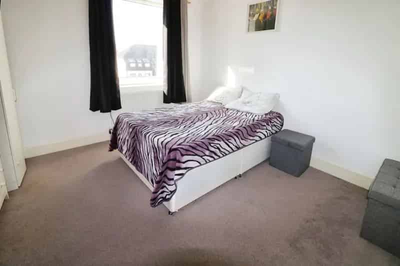 2 Bedroom Flat for Sale Ilford IG1 - First Time Buyer Investment