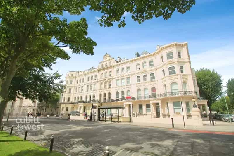 2 Bedroom Flat to Rent in Central Hove