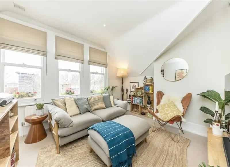 Two Bedroom Victorian Conversion Flat Near New Cross Gate