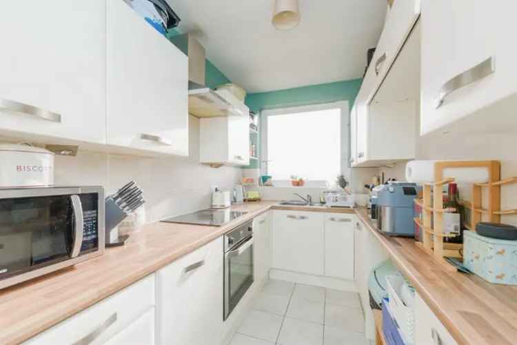 2 Bedroom Flat Near Transport Links