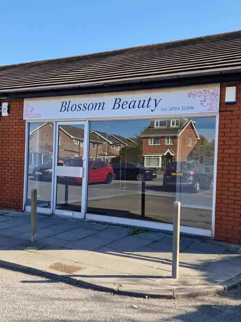 Retail Unit near Kew Retail Park - Ideal for Beautician or Hair Salon