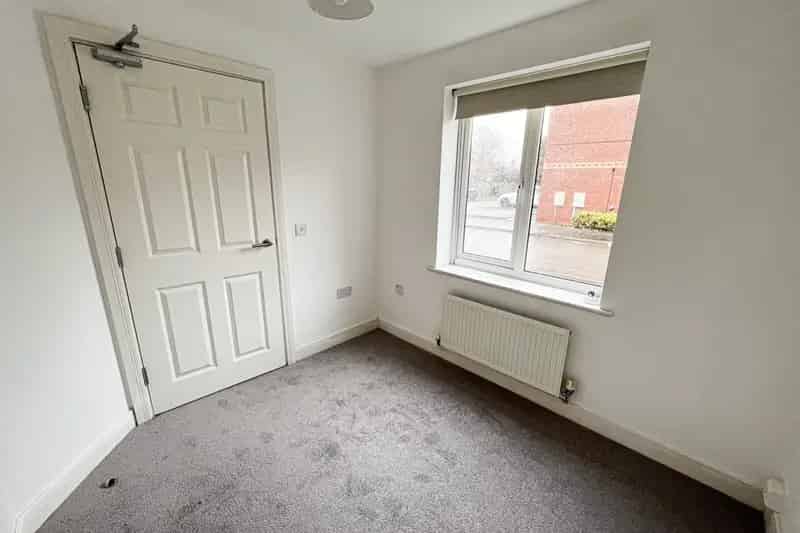 Four Bedroom House Cottingham Available June