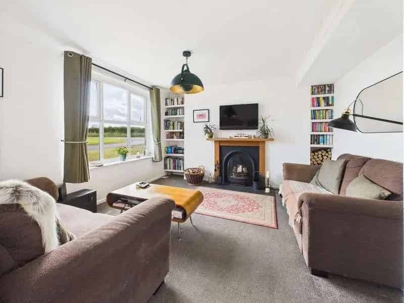 3 Bed Semi-Detached House for Sale